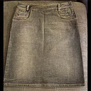 Moschino gray denim skirt in new condition US size 8